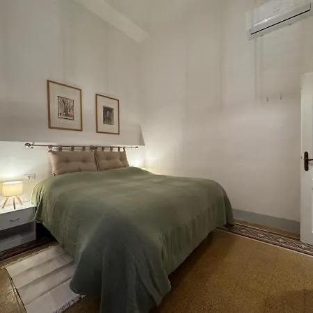 Ambrogio 33 - Three Bedrooms Three Bathrooms דירה